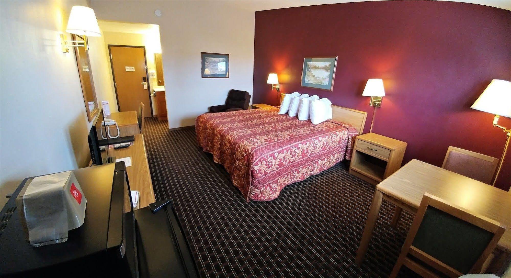 Red Carpet Inn - Windom Luaran gambar