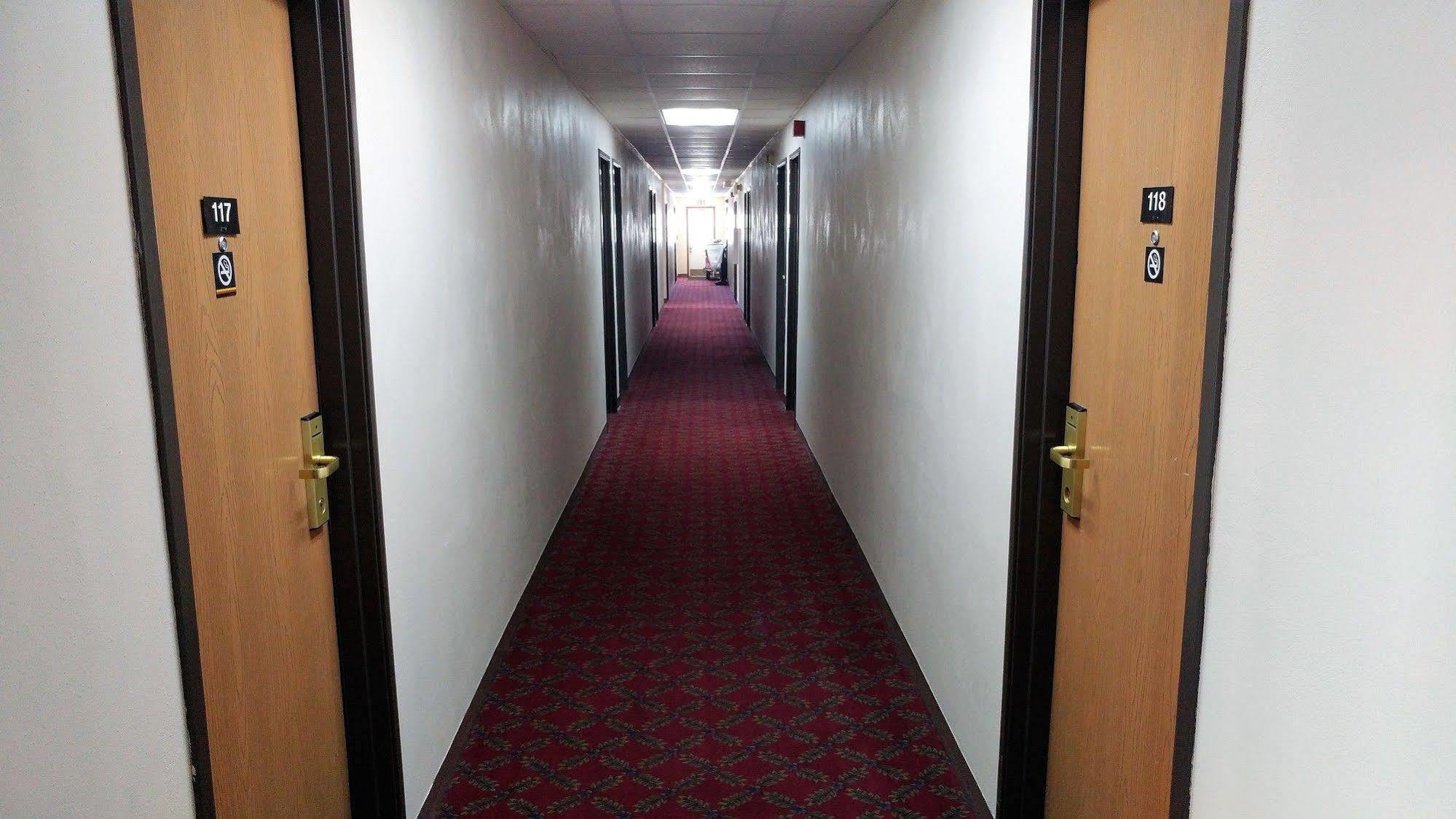 Red Carpet Inn - Windom Luaran gambar